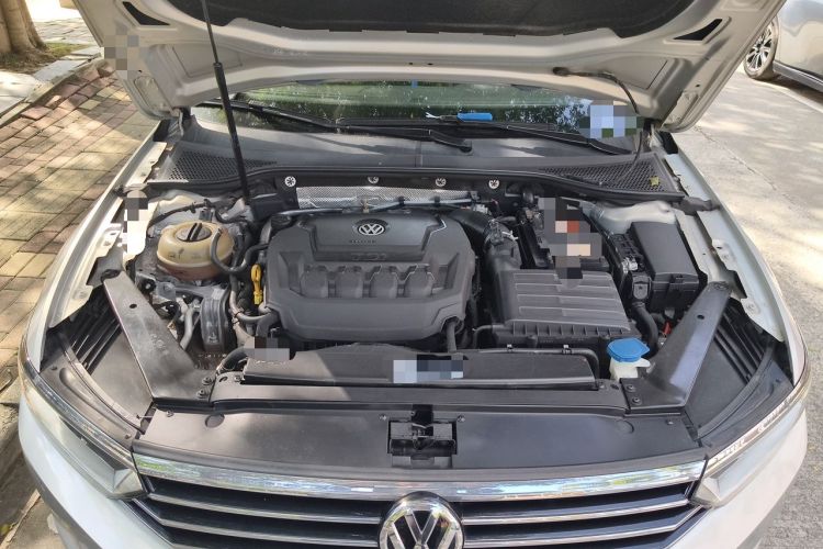 Used Volkswagen Magotan 2019 330TSI DSG Luxury Model China V Standard Engine Bay