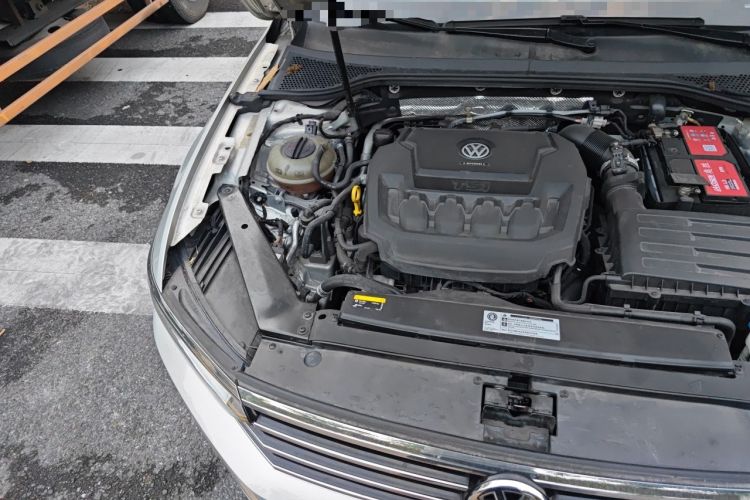 Used Volkswagen Magotan 2019 330TSI DSG Luxury Version China VI Standard Engine Bay Right