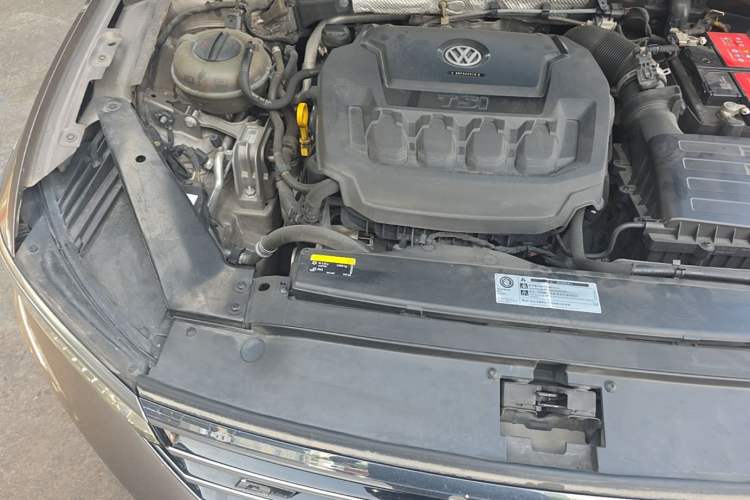 Used Volkswagen Magotan 2019 330TSI DSG Leading Edition China V Standard Engine Bay Right