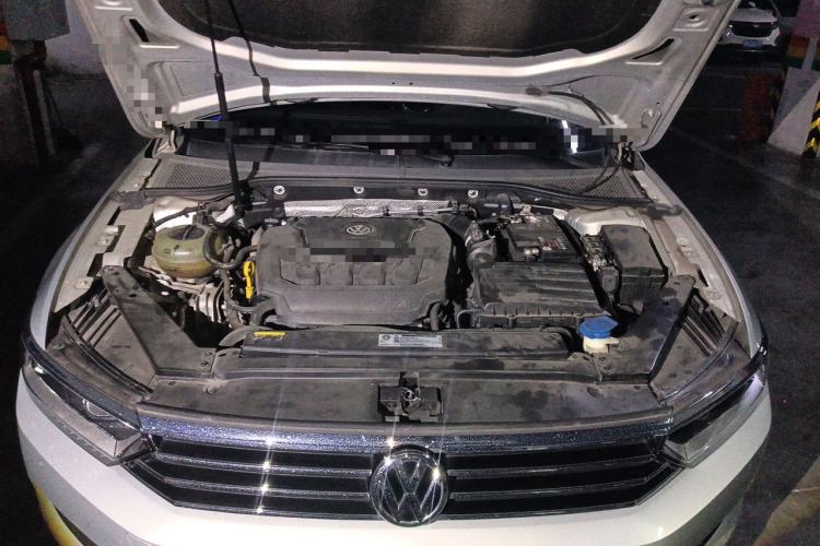 Used Volkswagen Magotan 2019 330TSI DSG Luxury Model China V Standard Engine Bay