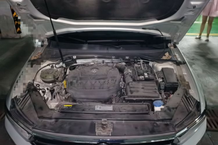 Used Volkswagen Magotan 2019 330TSI DSG Luxury Version China VI Standard Engine Bay