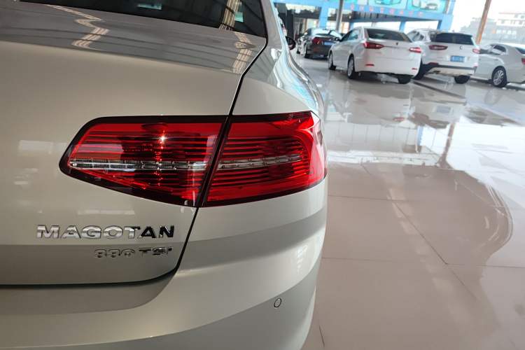 Used Volkswagen Magotan 2019 330TSI DSG Leading Edition China V Standard Exterior 3