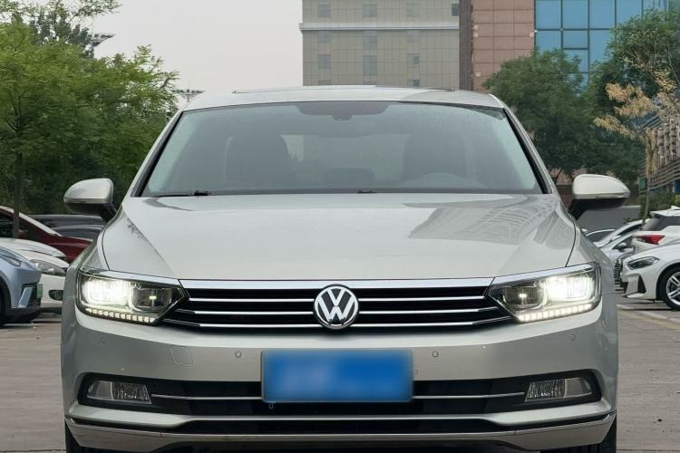 Used Volkswagen Magotan 2019 330TSI DSG Luxury Version China VI Standard Exterior 3