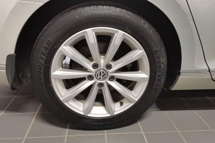 Used Volkswagen Magotan 2019 330TSI DSG Leading Model China VI Standard Exterior 5