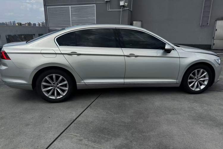 Used Volkswagen Magotan 2019 330TSI DSG Leading Model China VI Standard Exterior 5