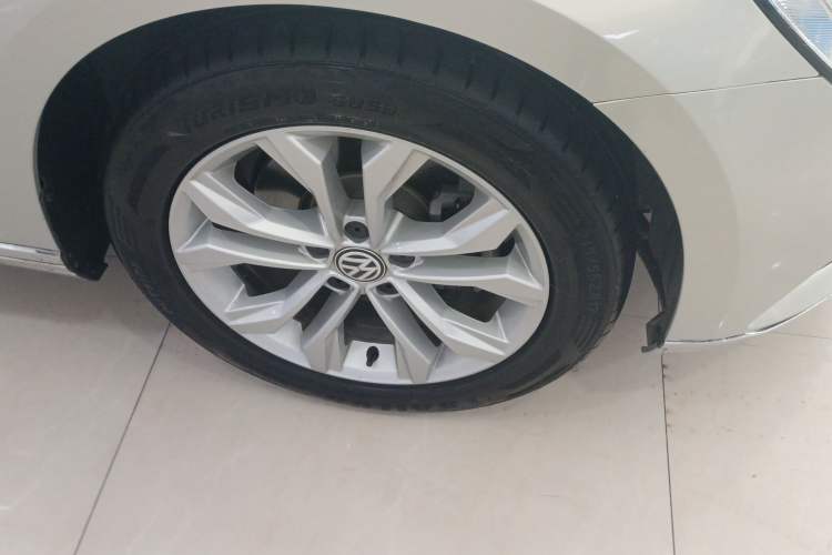 Used Volkswagen Magotan 2019 330TSI DSG Luxury Version China VI Standard Exterior 5