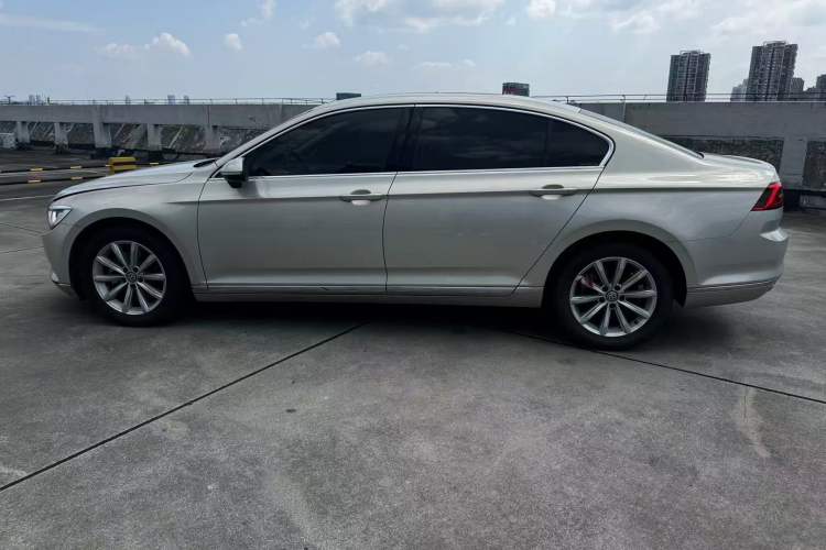 Used Volkswagen Magotan 2019 330TSI DSG Leading Model China VI Standard Exterior 6