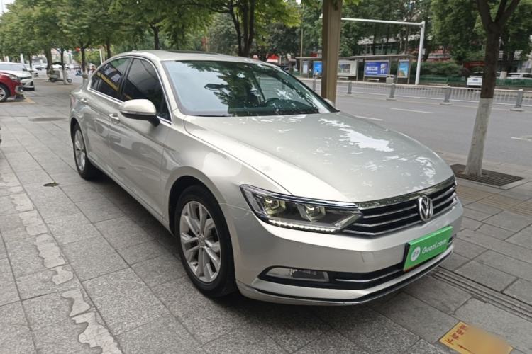 Used Volkswagen Magotan 2019 330TSI DSG Luxury Version China VI Standard Front Right 45 Deg