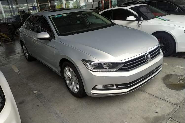 Used Volkswagen Magotan 2019 330TSI DSG Luxury Model China V Standard Front Right 45 Deg