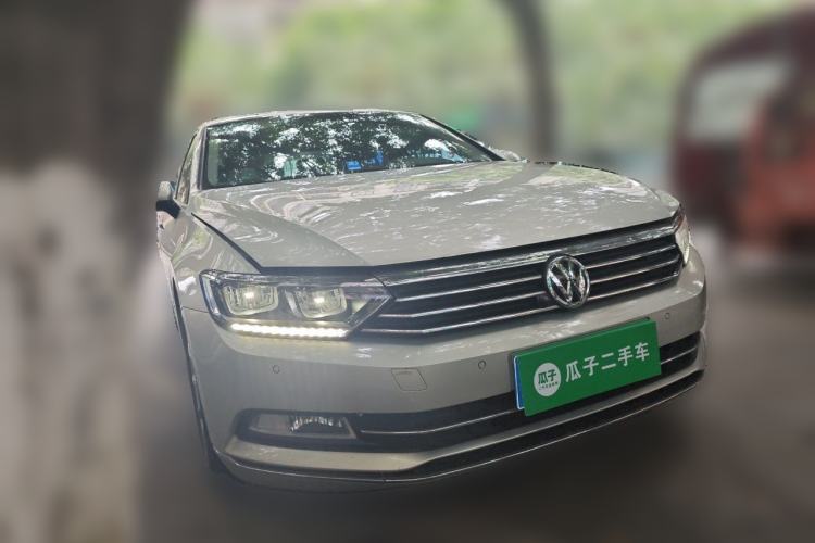 Used Volkswagen Magotan 2019 330TSI DSG Leading Model China VI Standard Front Right 45 Deg