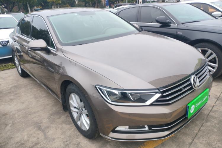 Used Volkswagen Magotan 2019 280TSI DSG Comfort Model China VI Standard Front Right 45 Deg