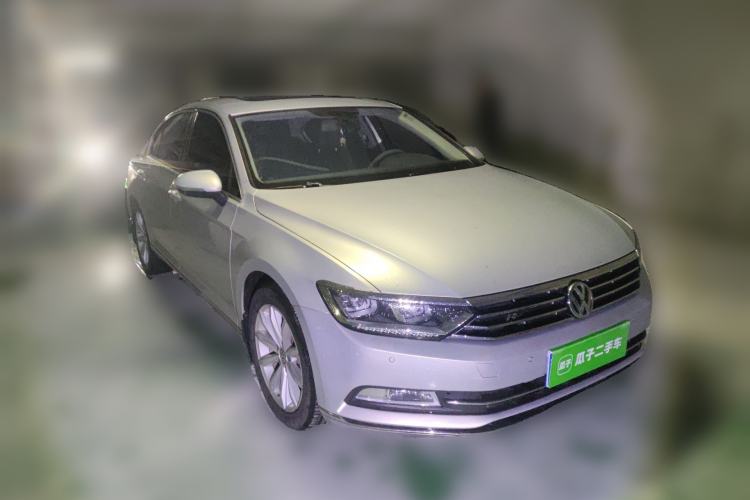 Used Volkswagen Magotan 2019 330TSI DSG Leading Edition China V Standard Front Right 45 Deg