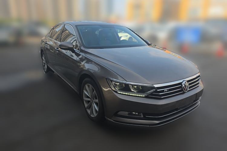 Used Volkswagen Magotan 2019 330TSI DSG Leading Edition China V Standard Front Right 45 Deg