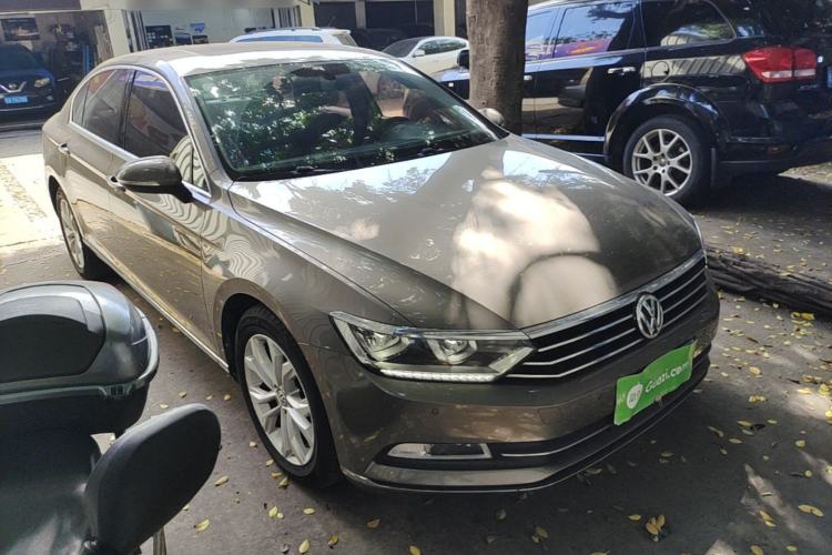 Used Volkswagen Magotan 2019 330TSI DSG Luxury Model China V Standard Front Right 45 Deg