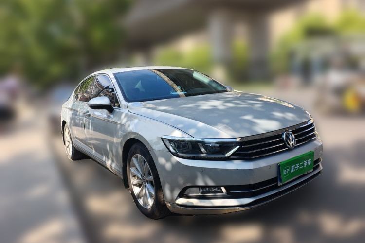 Used Volkswagen Magotan 2019 330TSI DSG Leading Edition China V Standard Front Right 45 Deg