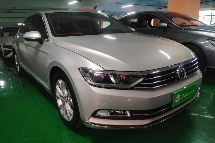 Used Volkswagen Magotan 2019 330TSI DSG Luxury Model China V Standard Front Right 45 Deg