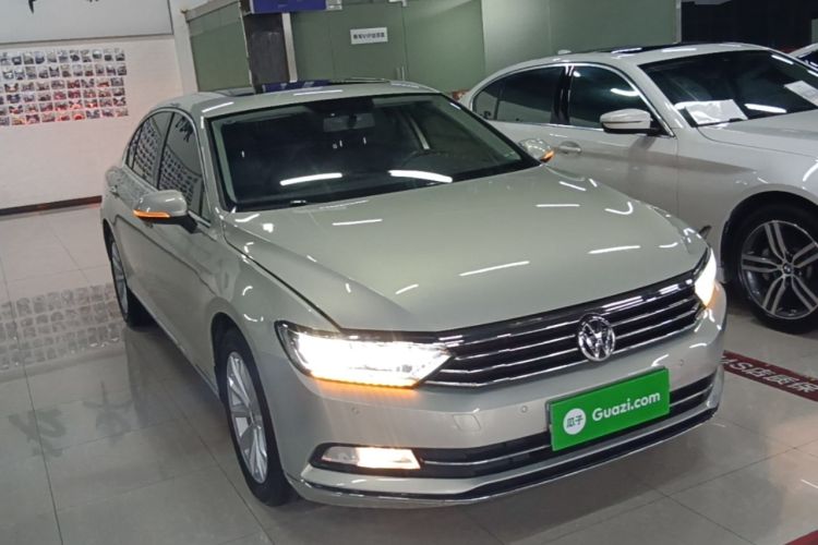 Used Volkswagen Magotan 2019 330TSI DSG Leading Edition China V Standard Front Right 45 Deg