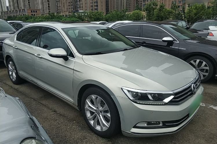 Used Volkswagen Magotan 2019 330TSI DSG Luxury Model China V Standard Front Right 45 Deg