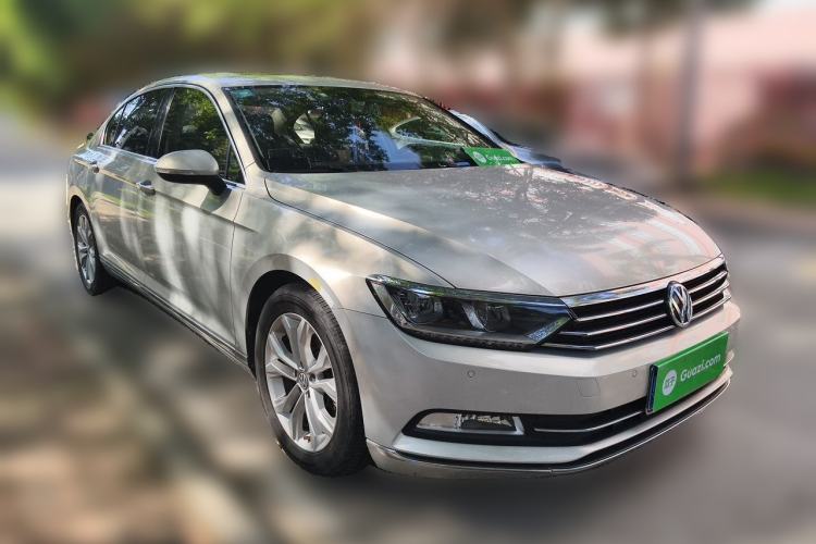 Used Volkswagen Magotan 2019 330TSI DSG Luxury Model China V Standard Front Right 45 Deg