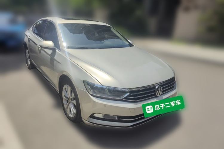 Used Volkswagen Magotan 2019 330TSI DSG Luxury Model China V Standard Front Right 45 Deg