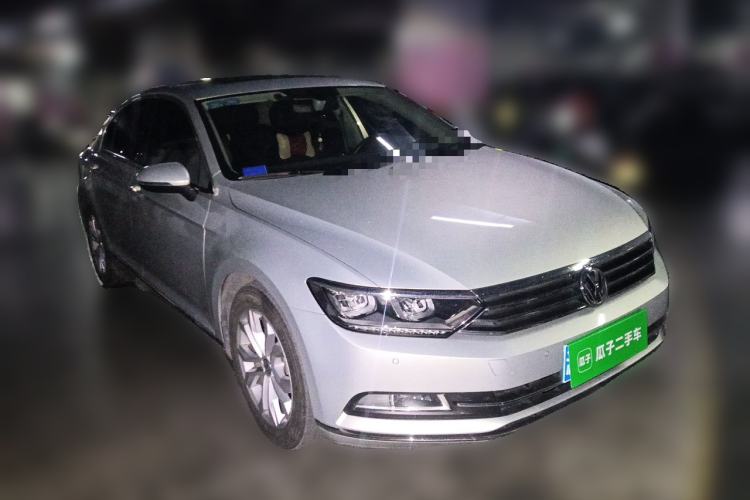 Used Volkswagen Magotan 2019 330TSI DSG Luxury Model China V Standard Front Right 45 Deg