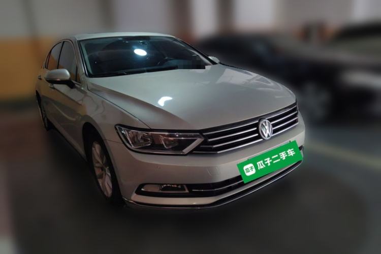 Used Volkswagen Magotan 2019 280TSI DSG Comfort Model China V Standard Front Right 45 Deg