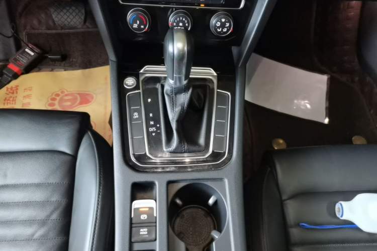 Used Volkswagen Magotan 2019 330TSI DSG Leading Model China VI Standard Gear Lever