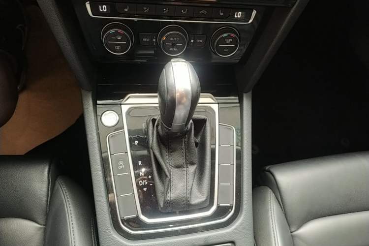 Used Volkswagen Magotan 2019 330TSI DSG Luxury Model China V Standard Gear Lever