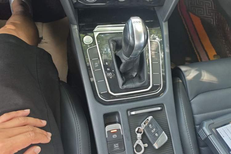 Used Volkswagen Magotan 2019 330TSI DSG Luxury Version China VI Standard Gear Lever