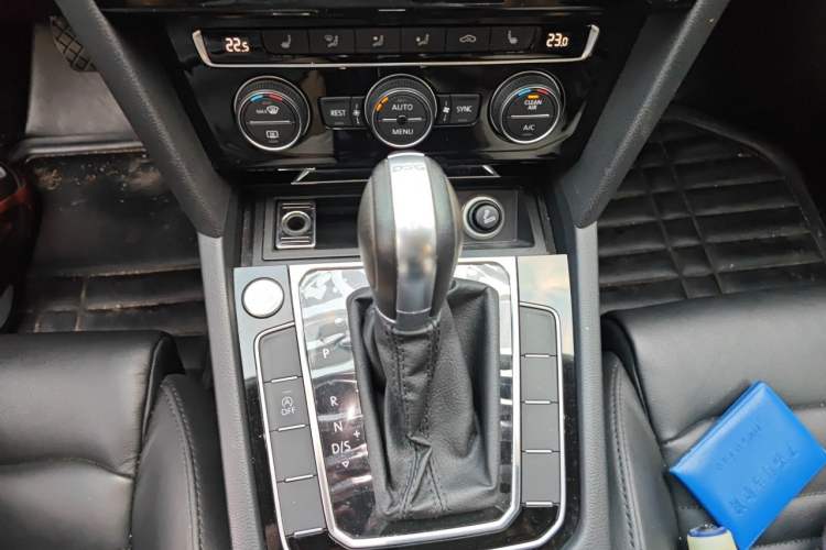Used Volkswagen Magotan 2019 330TSI DSG Luxury Version China VI Standard Gear Lever