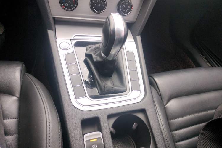 Used Volkswagen Magotan 2019 280TSI DSG Comfort Model China VI Standard Gear Lever