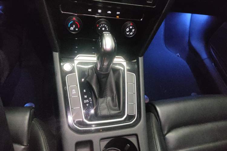 Used Volkswagen Magotan 2019 330TSI DSG Leading Edition China V Standard Gear Lever