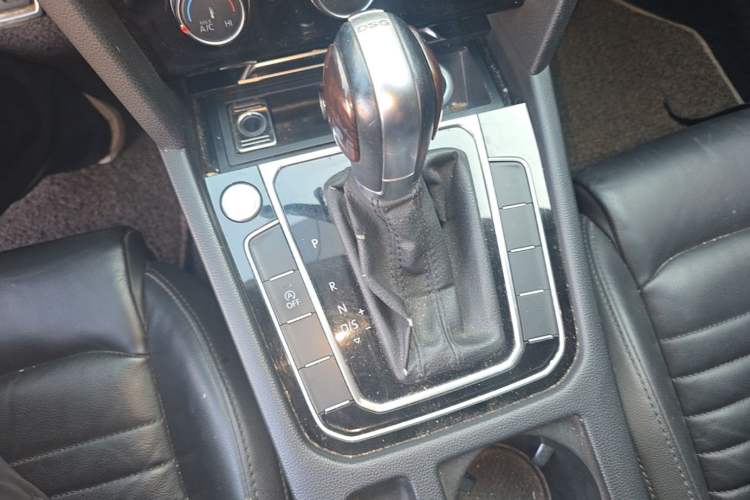 Used Volkswagen Magotan 2019 330TSI DSG Leading Edition China V Standard Gear Lever
