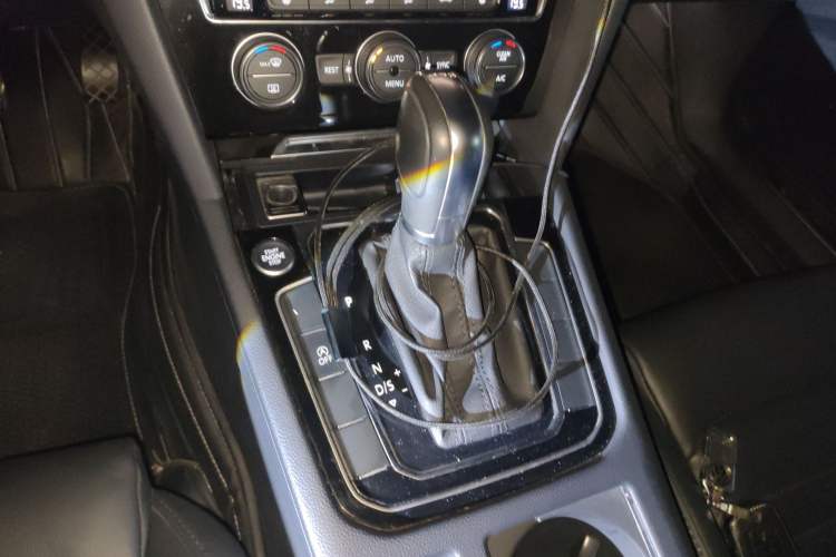 Used Volkswagen Magotan 2019 330TSI DSG Luxury Version China VI Standard Gear Lever