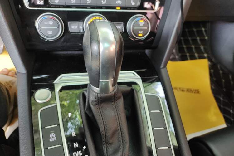 Used Volkswagen Magotan 2019 330TSI DSG Luxury Model China V Standard Gear Lever