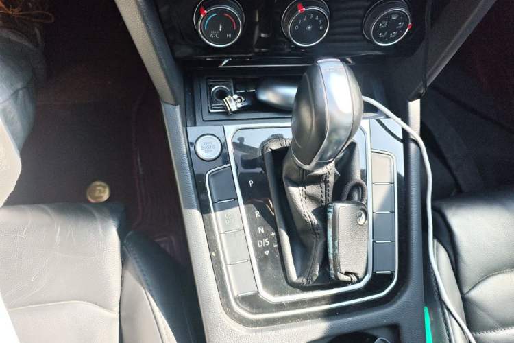 Used Volkswagen Magotan 2019 330TSI DSG Leading Edition China V Standard Gear Lever