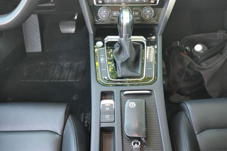 Used Volkswagen Magotan 2019 330TSI DSG Luxury Version China VI Standard Gear Lever