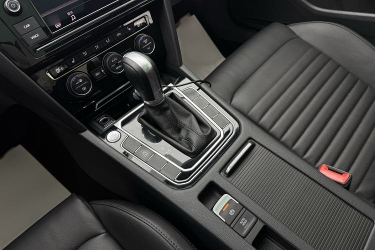 Used Volkswagen Magotan 2019 380TSI DSG Luxury Model China V Standard Gear Lever