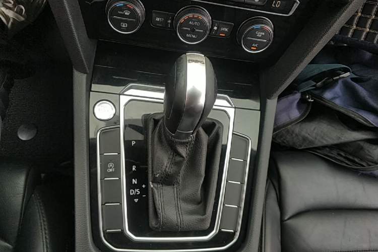 Used Volkswagen Magotan 2019 330TSI DSG Luxury Model China V Standard Gear Lever