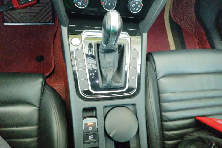 Used Volkswagen Magotan 2019 330TSI DSG Leading Edition China V Standard Gear Lever