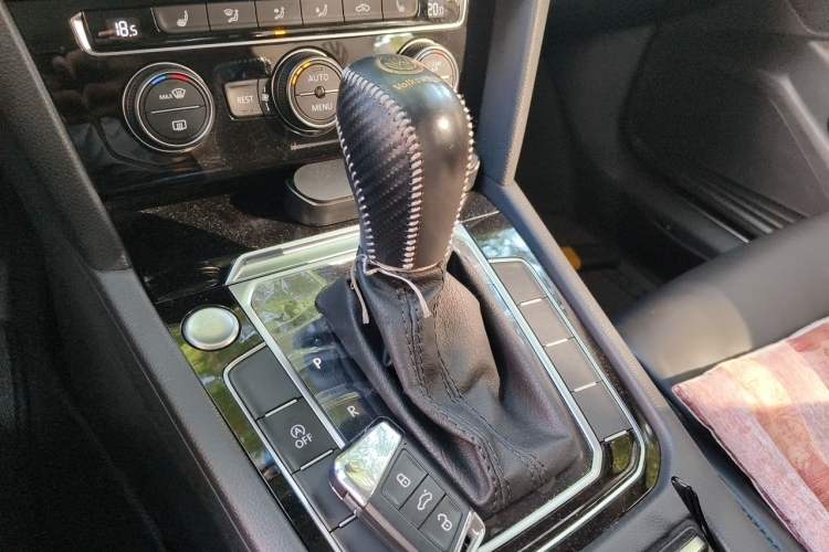 Used Volkswagen Magotan 2019 330TSI DSG Luxury Model China V Standard Gear Lever
