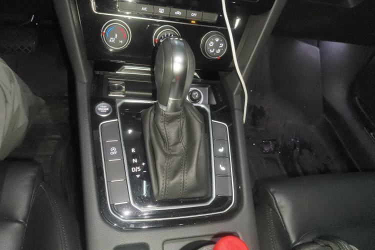 Used Volkswagen Magotan 2019 330TSI DSG Leading Model China VI Standard Gear Lever