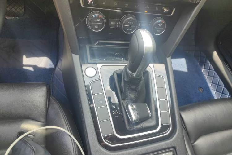 Used Volkswagen Magotan 2019 330TSI DSG Luxury Model China V Standard Gear Lever