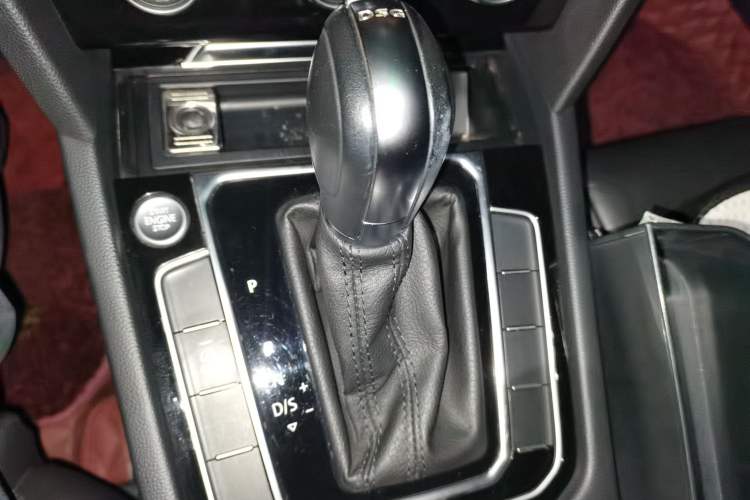 Used Volkswagen Magotan 2019 330TSI DSG Luxury Version China VI Standard Gear Lever
