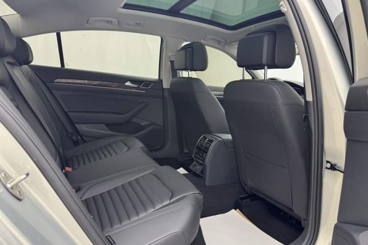 Used Volkswagen Magotan 2019 380TSI DSG Luxury Model China V Standard Headliner