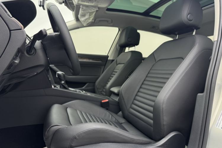 Used Volkswagen Magotan 2019 380TSI DSG Luxury Model China V Standard Interior 1