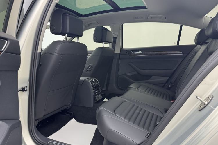 Used Volkswagen Magotan 2019 380TSI DSG Luxury Model China V Standard Interior 3
