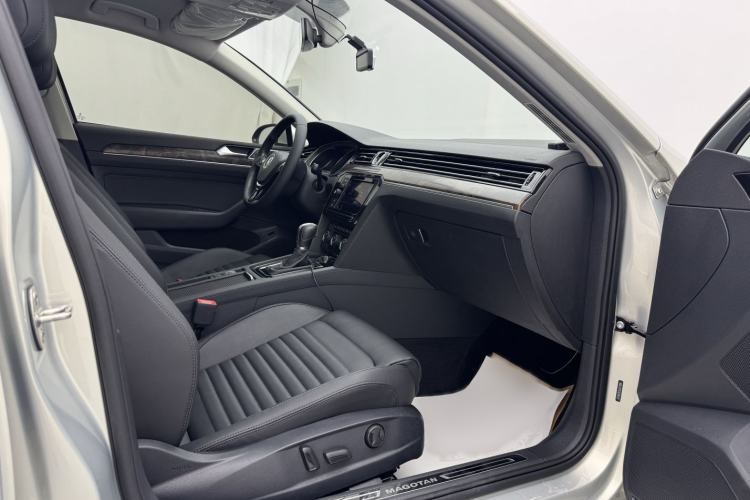 Used Volkswagen Magotan 2019 380TSI DSG Luxury Model China V Standard Interior 4