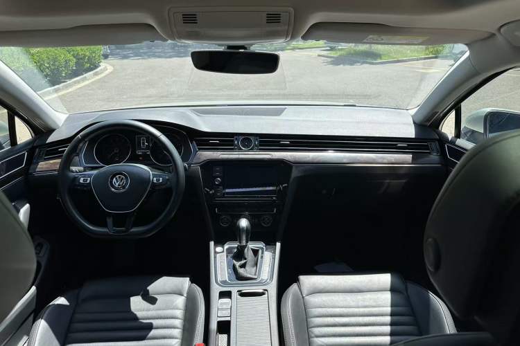 Used Volkswagen Magotan 2019 330TSI DSG Luxury Version China VI Standard Interior 5