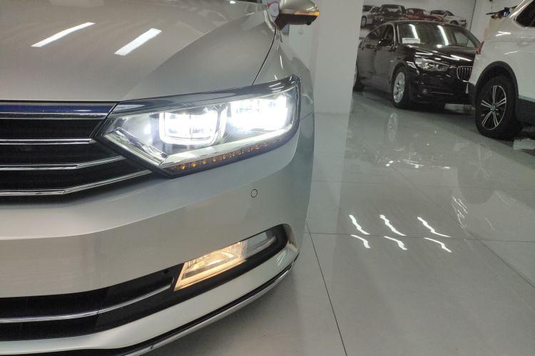 Used Volkswagen Magotan 2019 330TSI DSG Leading Model China VI Standard Left Front Headlight
